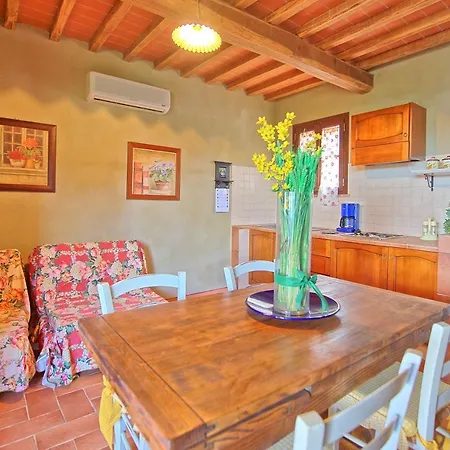 Sleeps 3 Air Con * Lari