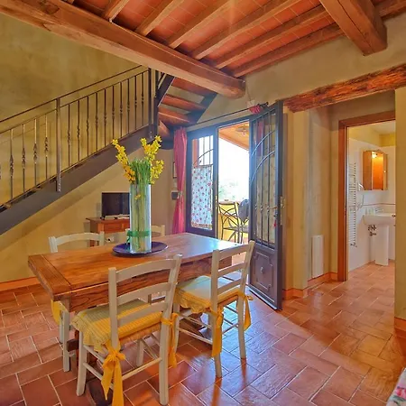 Sleeps 3 Air Con * Lari